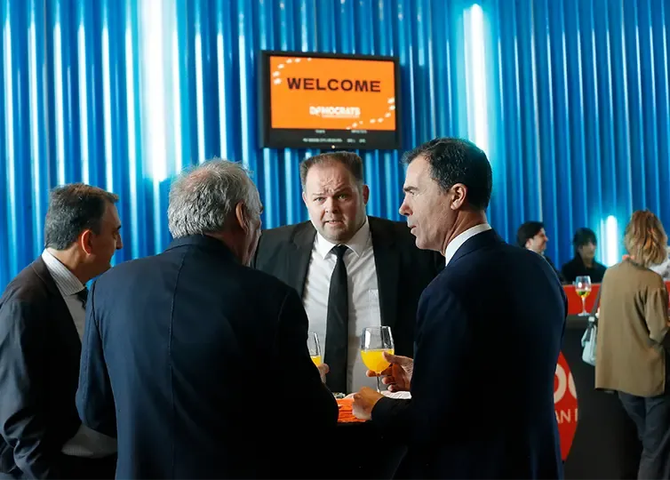 Engin Eroglu im Gespräch mit François Bayrou und Sandro Gozi beim EDP Kongress 2025 in Bilbao.