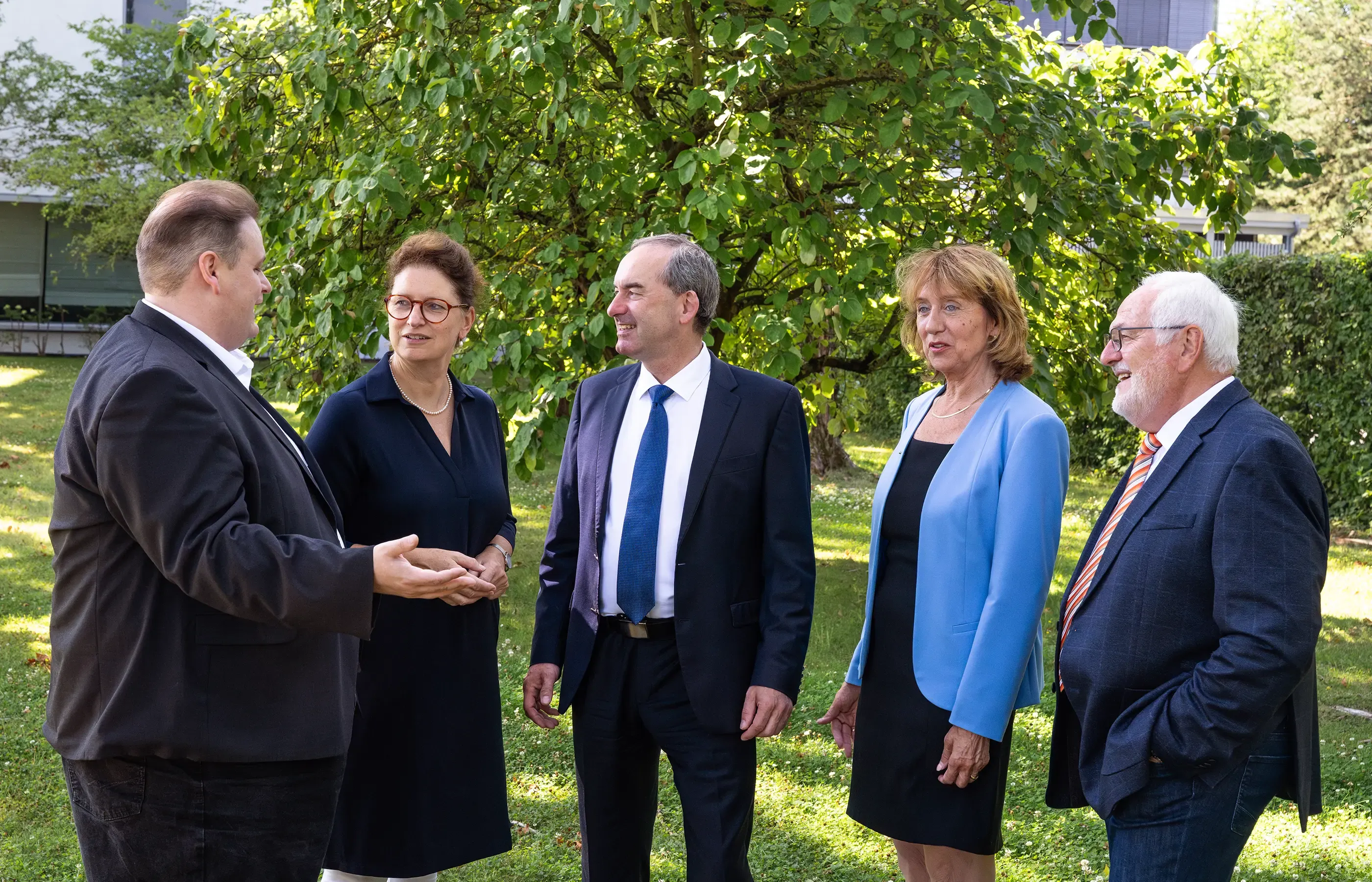 Mitglieder des Bundesvorstandes im Gespräch miteinander.